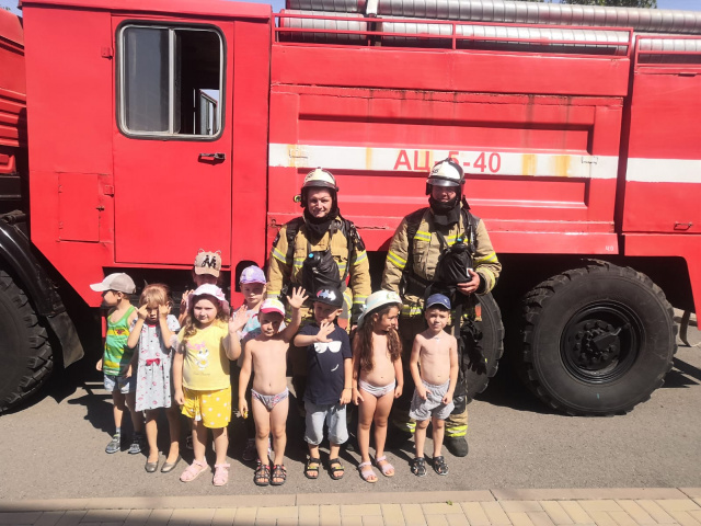 Пожарные в гостях у дошкольников
